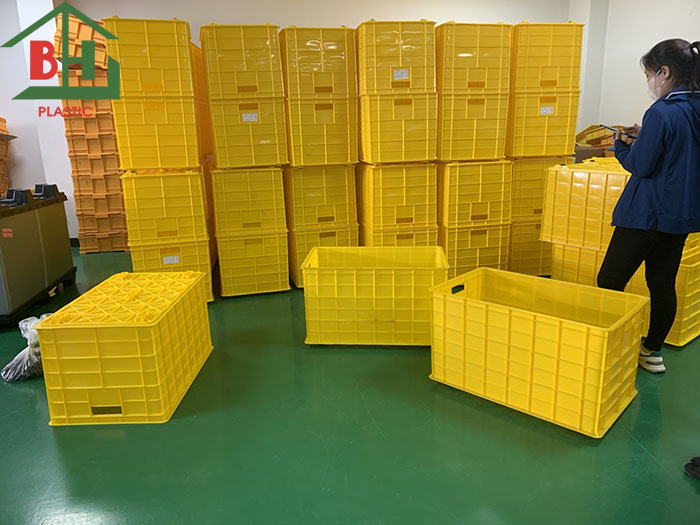 Nhà cung cấp thùng nhựa đặc uy tín